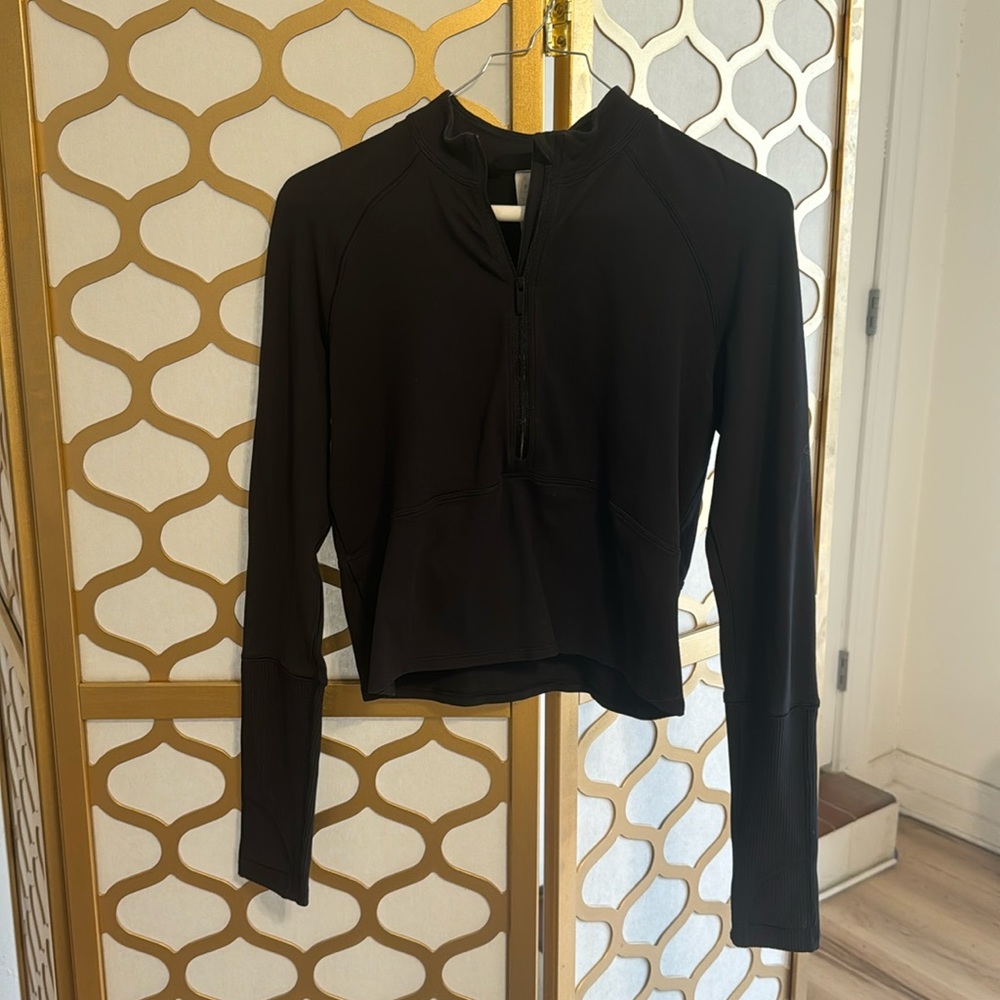 Lululemon size 6 long sleeve crop top pull over black